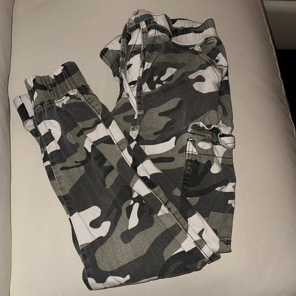 Girls Camo cargo pant’s S (s)